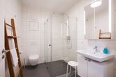 Badezimmer mit Dusche