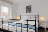 Schlafzimmer mit Doppelbett