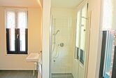 ebenerdige Dusche im Badezimmer