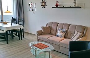 Wohnzimmer mit Essbereich und ouch