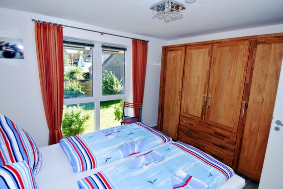 Schlafzimmer 1
