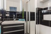 Badezimmer mit ebenerdiger Dusche