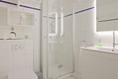 modernes Badezimmer