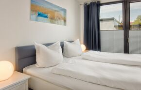 Schlafzimmer mit Doppelbett