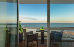 möblierter Balkon