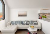 Wohnzimmer mit gemütlicher Couch