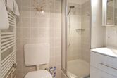 Badezimmer mit Handtuchwärmer
